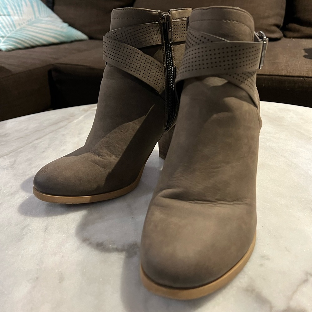 Spring heeled ankle boots - Picture 2 of 4